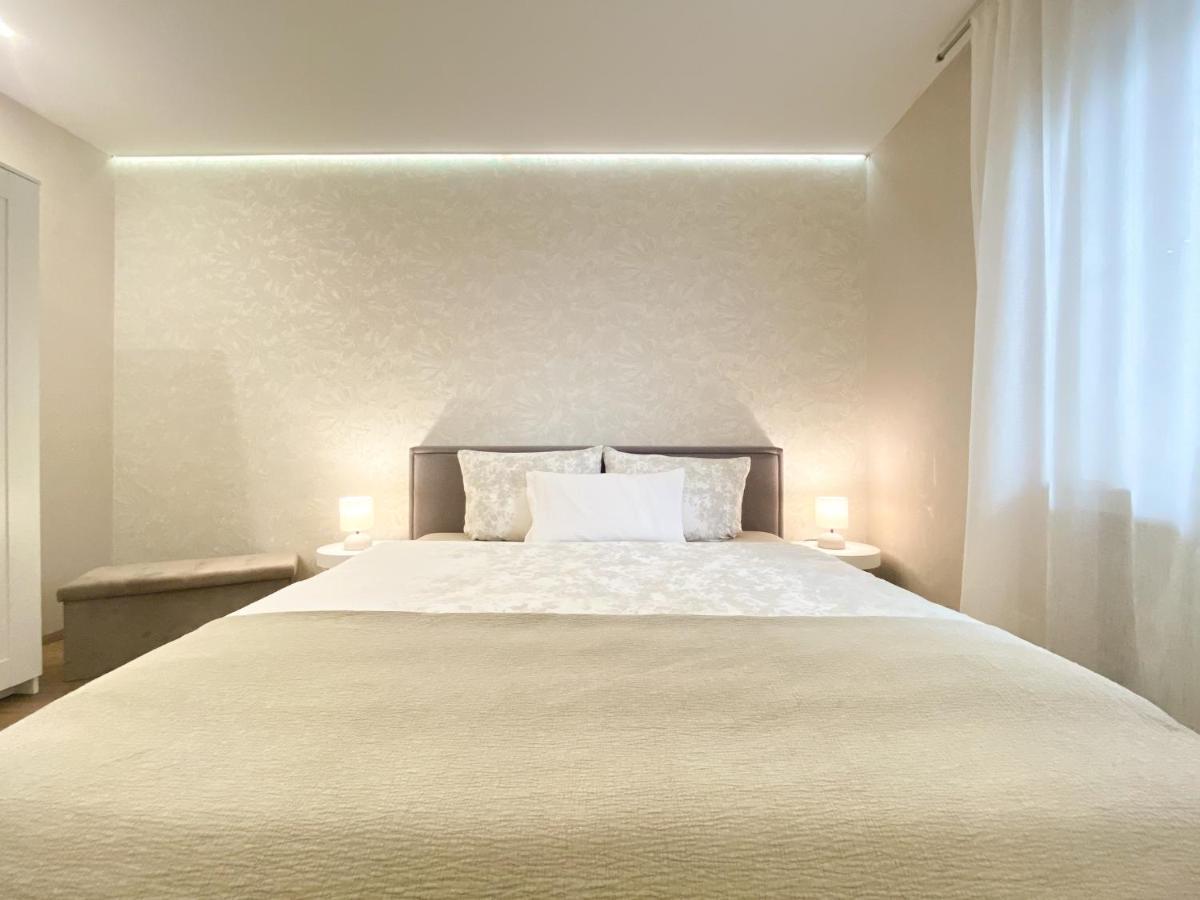 Modernes Apartment In Zentrumsnaehe Mit Eigenem Stellplatz บาเดน-บาเดน ภายนอก รูปภาพ